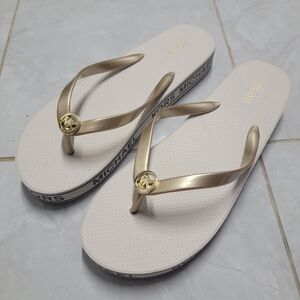 NEW Michael Michael Kors White Rubber Toe Flip-Flop Slippers